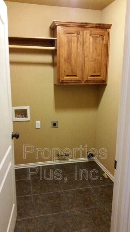 Building Photo - 9805 E 108th Ct N