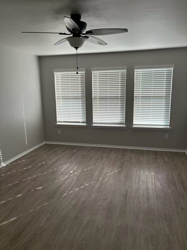 Building Photo - 3613 Dove Ln