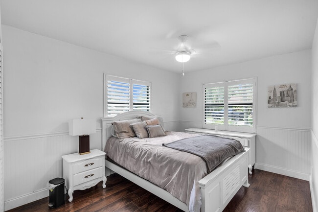 Building Photo - 1532 Primrose Ln