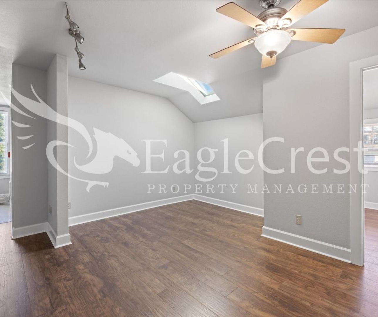 Building Photo - 105NSP