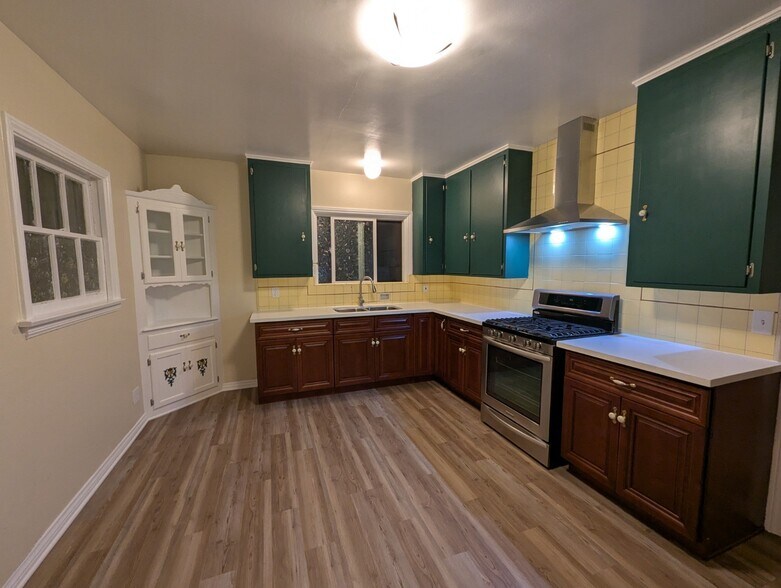 Building Photo - 1011 W 65th St