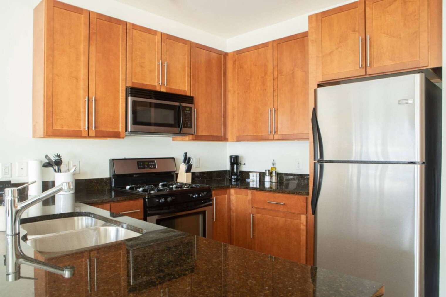 Building Photo - 1040 N Cass St