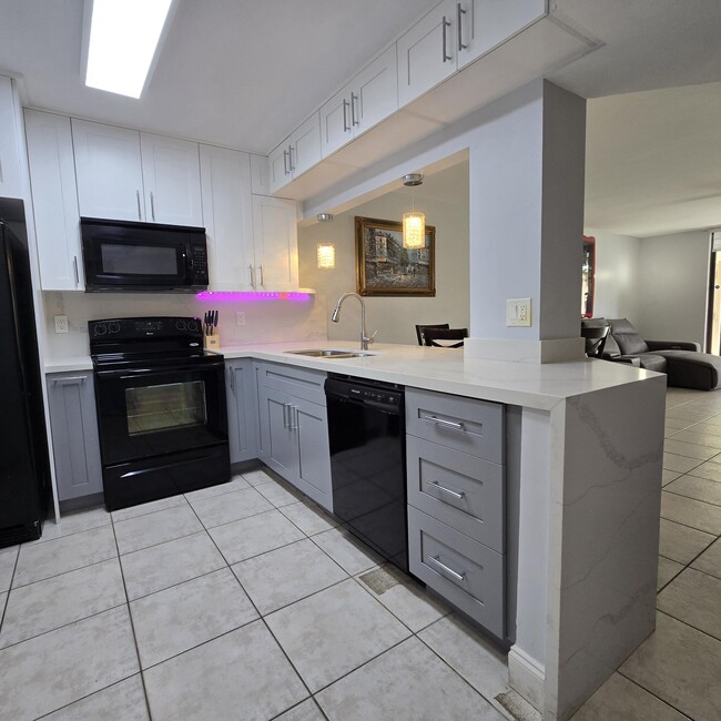 Building Photo - 10501 W Broward Blvd