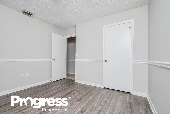 Building Photo - 3412 Groveview Dr