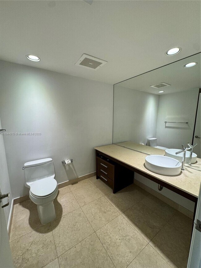 Building Photo - 465 Brickell Ave