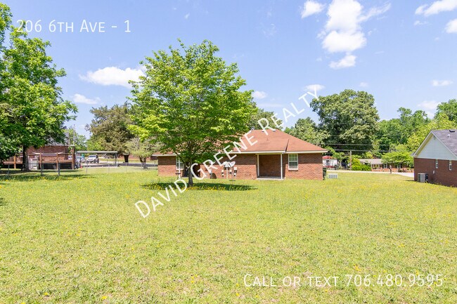 Building Photo - 206 6th Ave