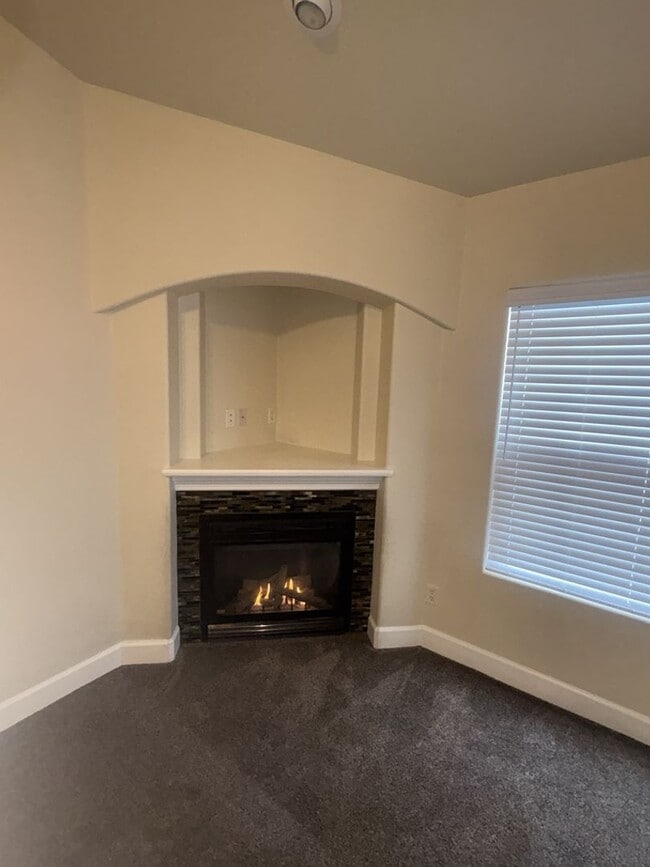 Building Photo - Beautiful 2bd/2ba Condo in West Greeley with Garage!