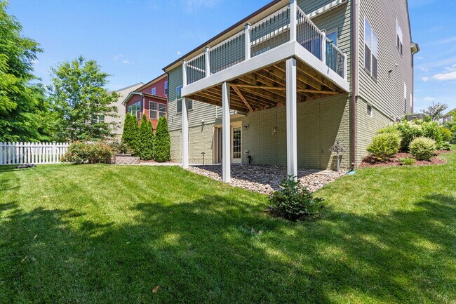 Building Photo - 1112 Saxton Dr