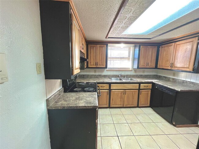 Building Photo - 716 Smalley Dr