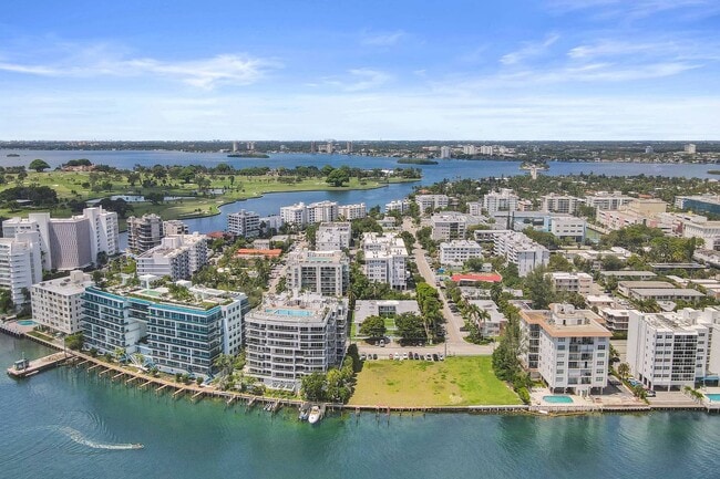 Building Photo - 9270 E Bay Harbor Dr