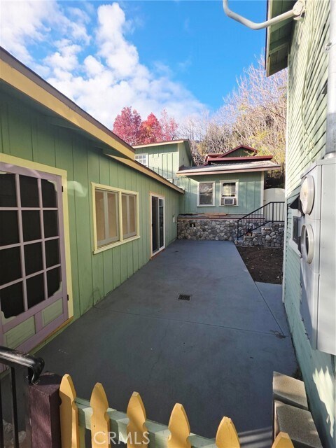 Building Photo - 533 Sturtevant Dr