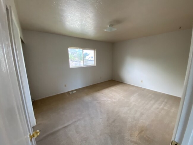 Building Photo - 521 W 400 N