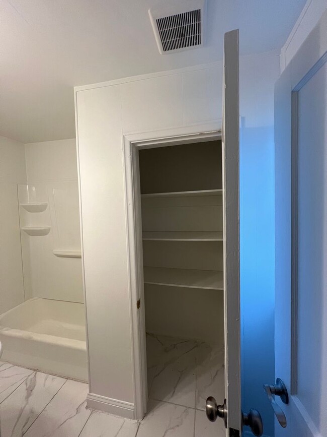 Building Photo - 1 Bedroom w/ Den in Federal Hill