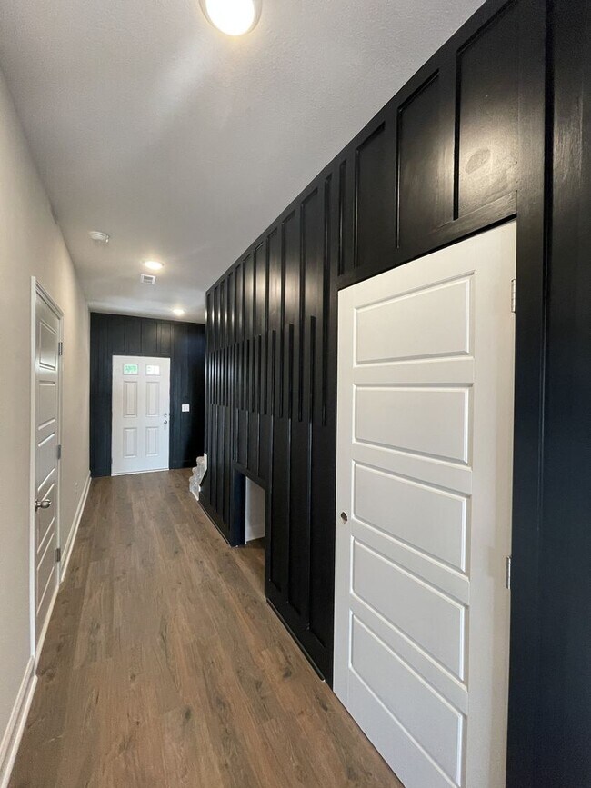 Building Photo - Gorgeous Single Family Home