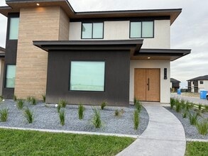 Building Photo - 714 Sage Ln