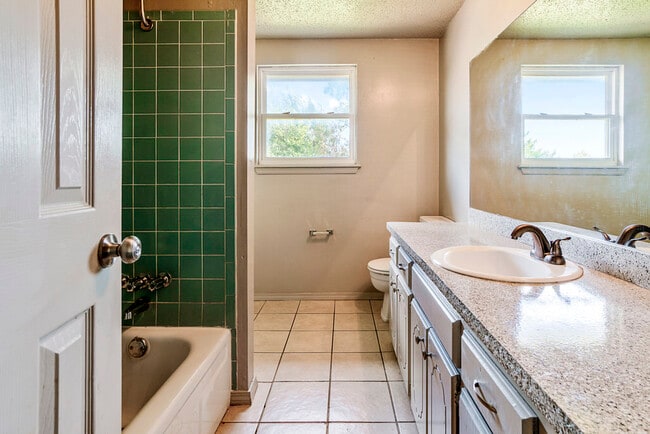 Building Photo - 5520 Evanbrook Terrace