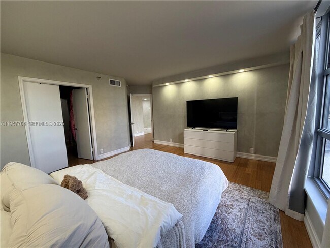 Building Photo - 19101 NE 36th Pl