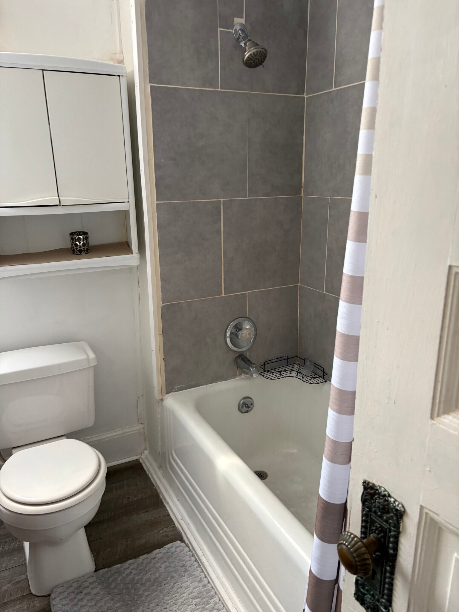 Building Photo - 589 E Losey St