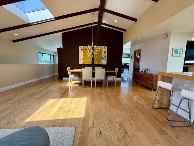 Building Photo - Unique 4 Bedroom House with OCEAN VIEWS in Sunset Cliffs! Fully Furnished! 6 Month Lease Term!