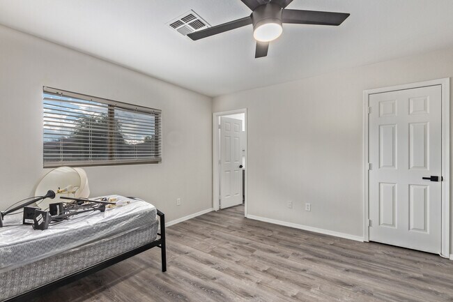 Building Photo - 597 W Casa Mirage Dr