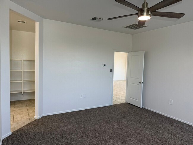 Building Photo - 9427 E Alfalfa Dr