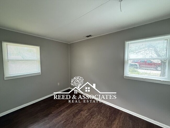 Building Photo - Adorable Millington Home