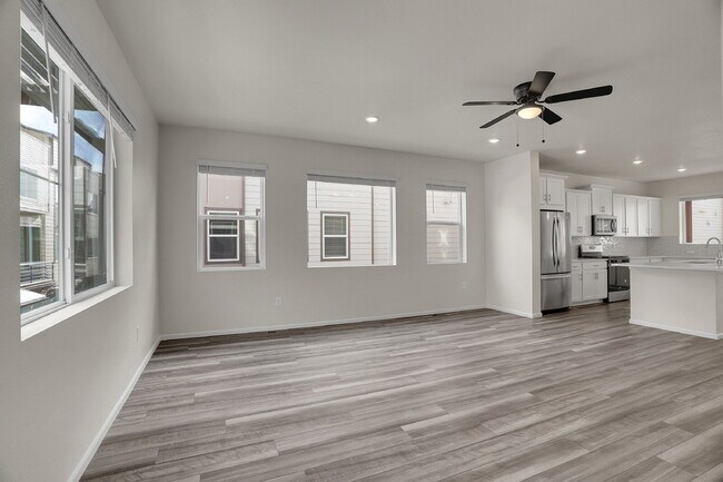 Building Photo - $3,230.95 with $300 off the first month's Rent - 4 Bedrooms, 3.5 Bathrooms, Townhouse in Broomfie...