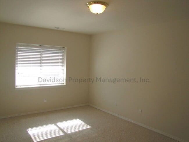 Building Photo - Beautiful 3 Bedroom Townhouse in Gleneagle, Gated Community!