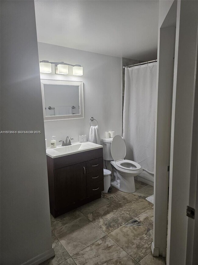 Building Photo - 19655 E Country Club Dr