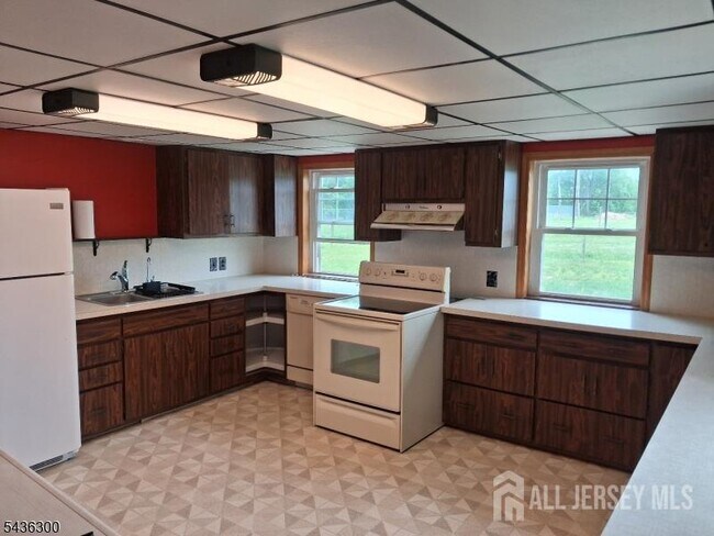 Building Photo - 285 Cedar Grove Ln