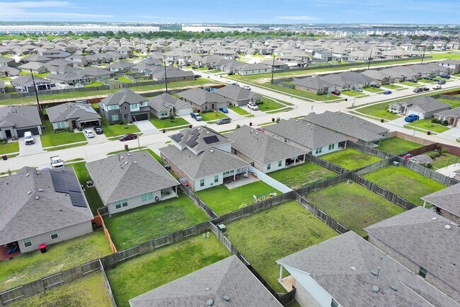 Building Photo - 22614 Petrizzi Ln
