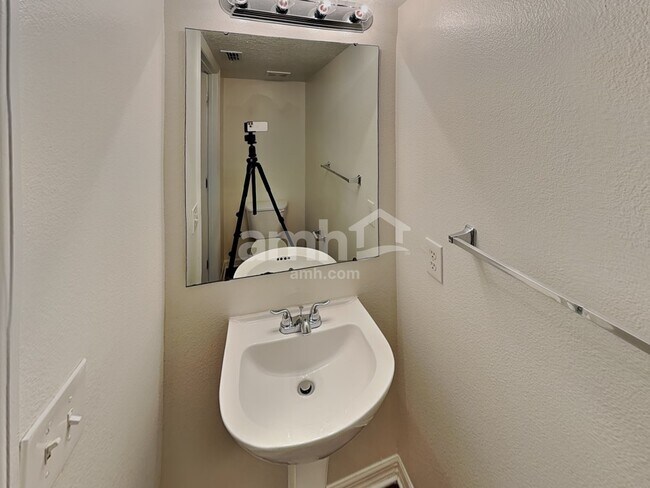 Building Photo - 209 King Arthur Ct