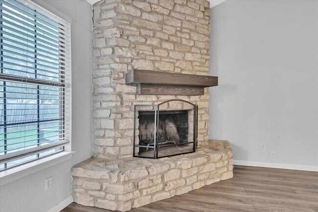 Building Photo - 6100 Woodhue Dr