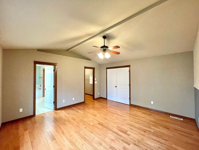 Building Photo - Spacious 4BR Home with A/C Near Alderwood Mall