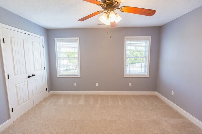 Building Photo - Cornerstone Spacious Single Family w Fenced Yard!