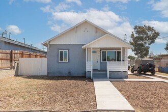Building Photo - Spacious 3-Bedroom Upgraded Attached Home ...