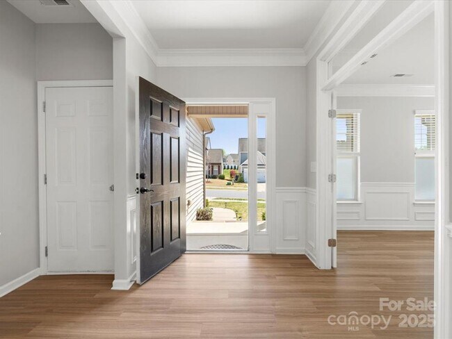 Building Photo - Beautiful 4BR/3.5 BA Home in Mooresville