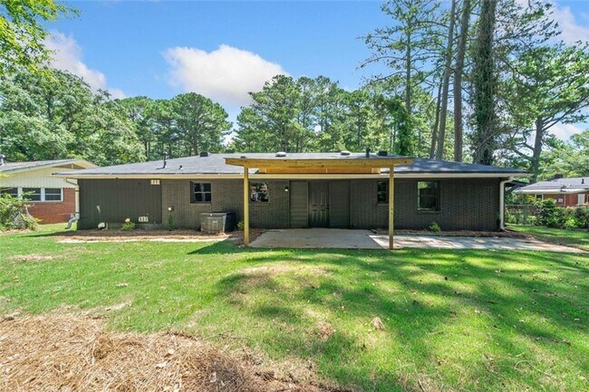 Building Photo - 1905 Fort Valley Dr SW