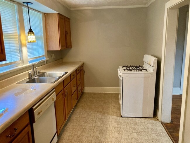 Building Photo - 427 Fairmont Ave