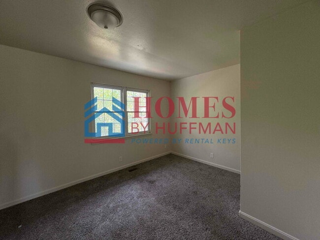 Building Photo - Three Bedroom Townhome | Now Available