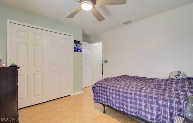 Building Photo - 836 Woodridge Cir