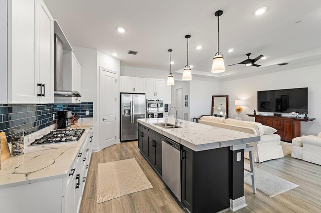 Building Photo - 15883 Key Biscayne Ln
