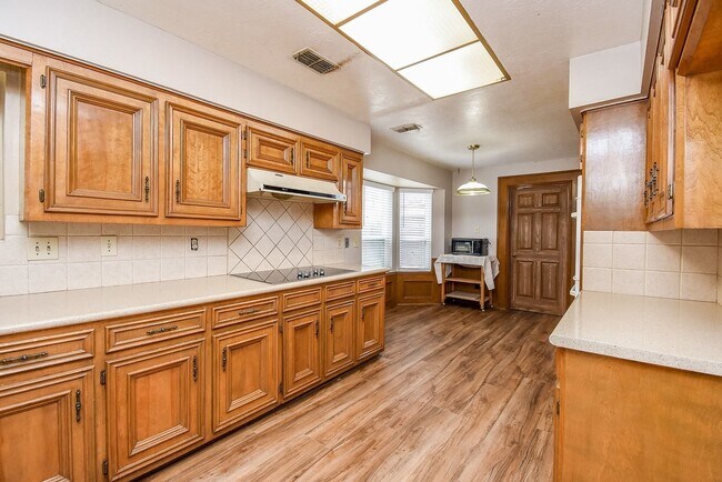 Building Photo - 15502 Rio Plaza Dr