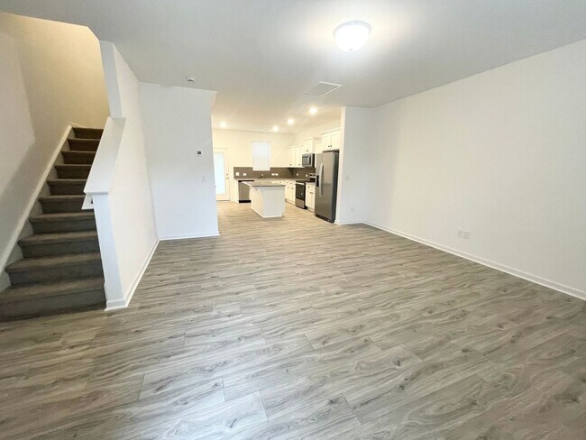 Building Photo - Charming 3-Bedroom Townhome Near Jack Alexander Blvd - APRIL MOVE IN SPECIAL