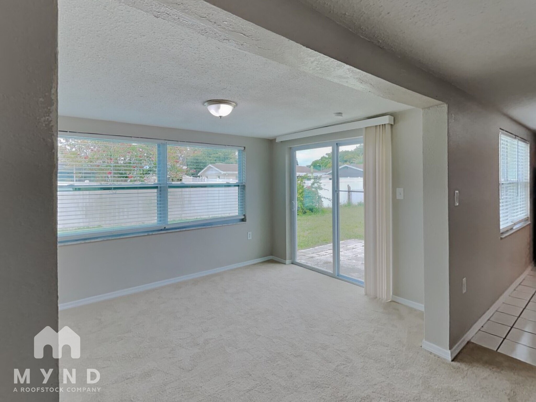 Building Photo - 9724 Lakeside Ln