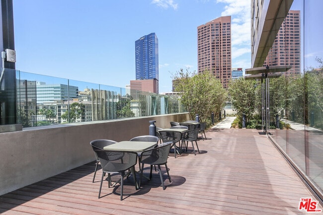 Building Photo - 889 Francisco St