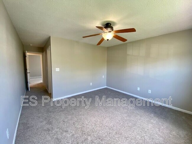 Building Photo - 15382 Ten Point Dr