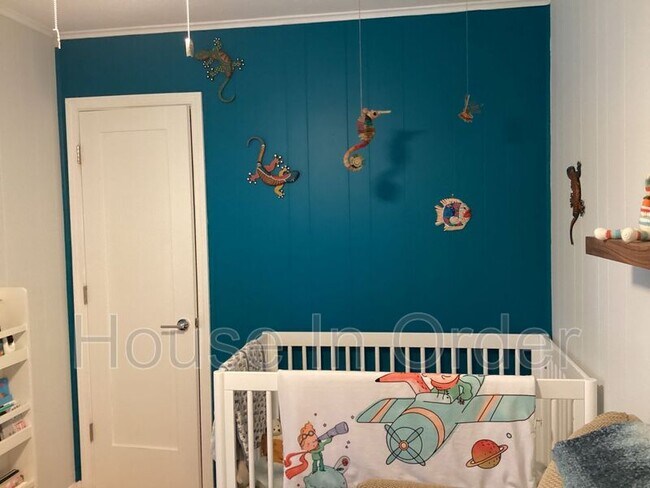 Building Photo - 23 Moore Ave