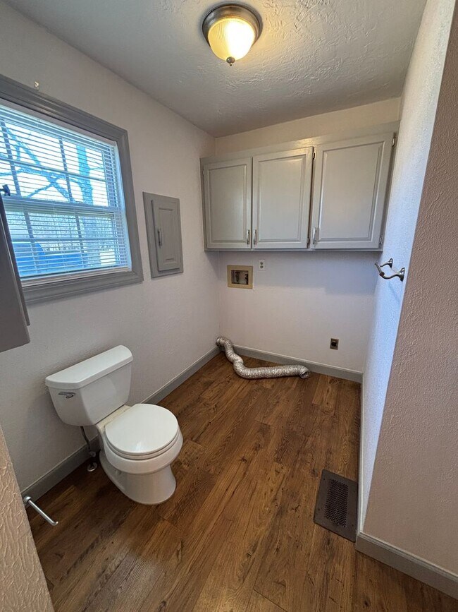 Building Photo - CUTE 1 Bedroom 1 Bathroom Home available NOW in NIXA!!