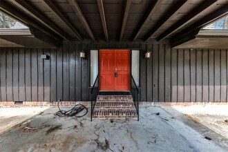 Building Photo - 3215 Redona Dr